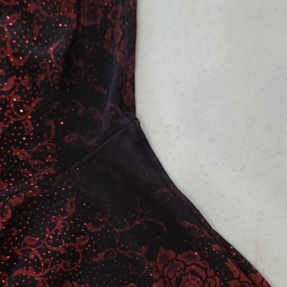 💥3for$12💥 Notations Semi-Sheer top with sparkly red rose pattern size Large - Picture 3 of 8